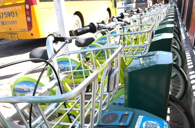 赤峰3500輛公共自行車，一部手機竟能騎走！只需簡單一步…