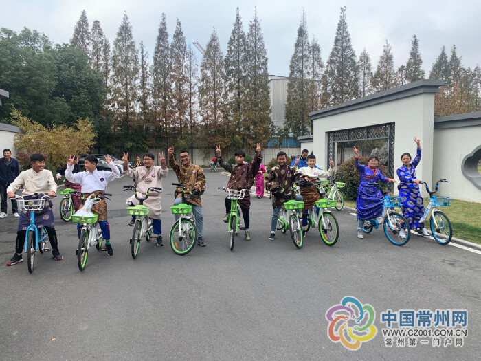 青海黃南的43位西部學子來到常州,在永安行總公司園內與共享交通近距離接觸 青海黃南的43位西部學子來到常州,在永安行總公司園內與共享交通近距離接觸