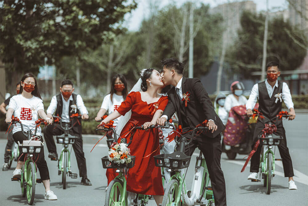 助力車變婚車，騎出獨特浪漫