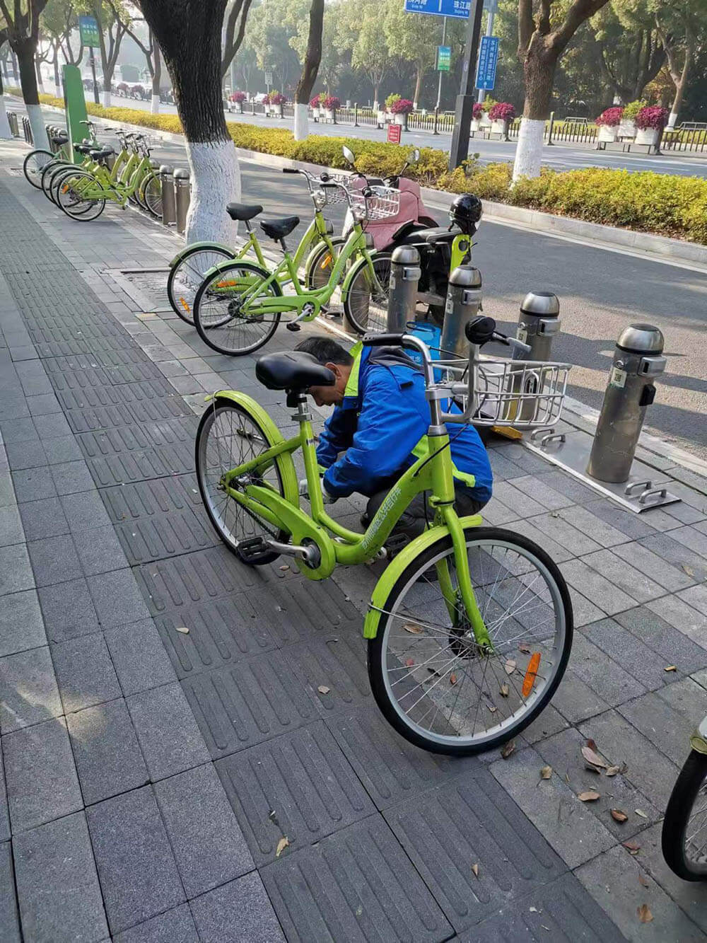 蘇州：給全市6萬(wàn)5千輛“小綠車(chē)”做保養(yǎng)1